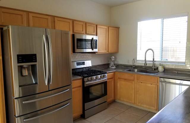 646 E EL MONTE Place