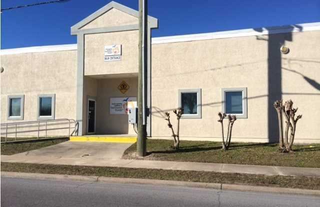 Photo of 703 W 15th Street unit: B