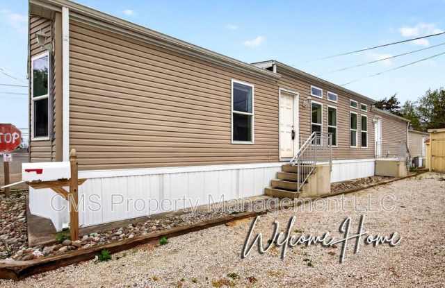 15 W Redwood Ave