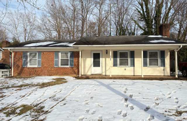 MOVE IN SPECIAL: 3 Bedroom, 2 Bathroom House in Burlington!
