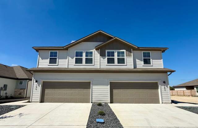 Want luxury living in the Far West ...Look no further...Amanda Park is it!