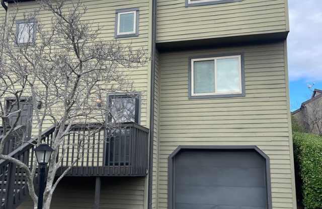 Two Bedroom Townhome in Green Hills