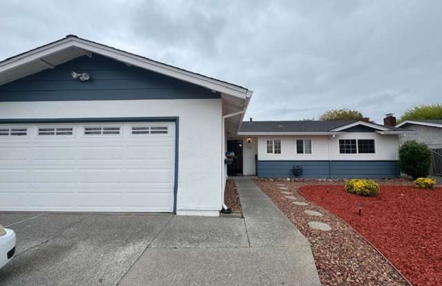 Photo of Beautiful 4 Bedroom House Available Now!