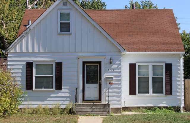 **Lake Nokomis Beauty! 3 Bed 1 Bath!**