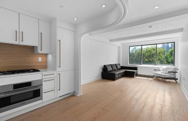 Photo of 533 East 12th Street