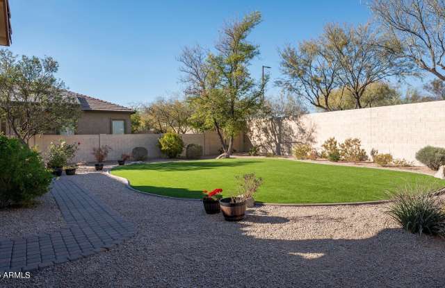 2430 W HORSETAIL Trail