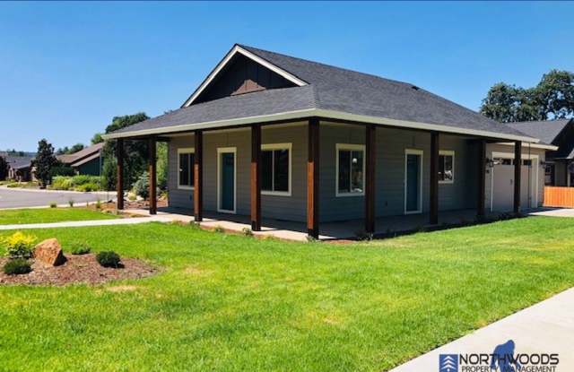 Newer Home Built 2020~ Walking distance to Eagle Point Golf Course! - 190 Birch Wood, Eagle Point, OR 97524