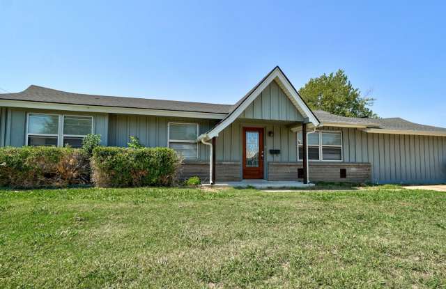 Nice 4 Bed 1.5 Baths Located near Tinker Diagonal