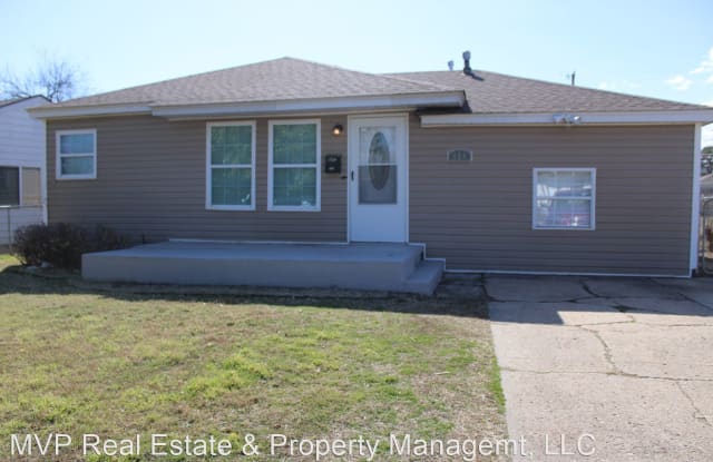 326 E Jarman Dr - 326 East Jarman Drive, Midwest City, OK 73110