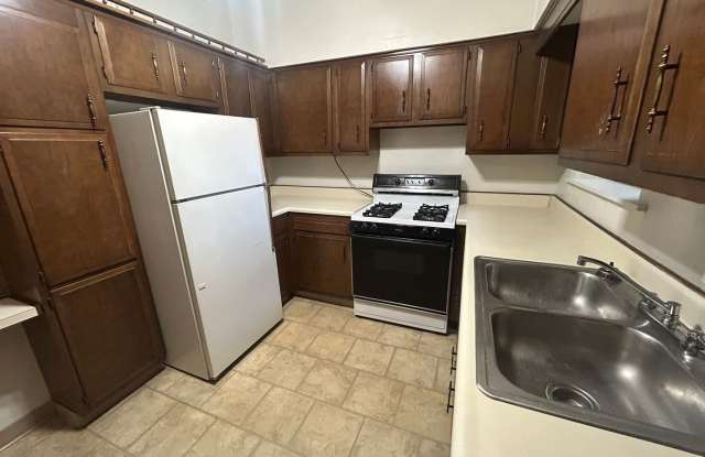 Fantastic 2 BR Apartment in South Oakland on Bates Street! CALL NOW!