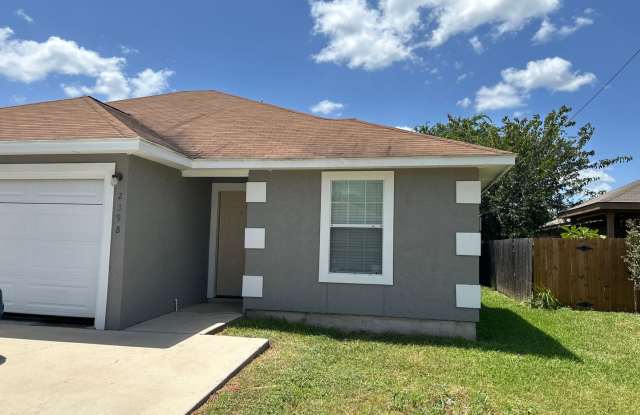 2/2/1 Duplex near Hwy 46 / Ceramic Tile Throughout (No Carpet) / Covered Patio with Large Backyard/ CISD