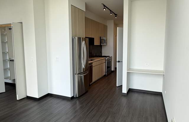 1371 W Randolph St