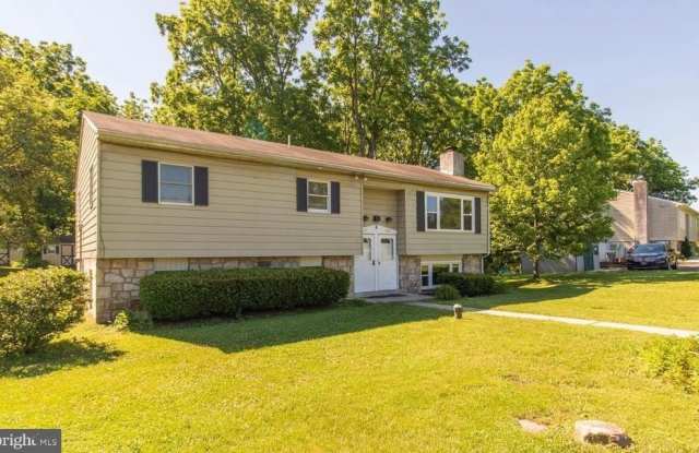 874 OAKDALE DRIVE