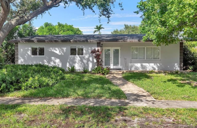 2220 N 51st Ave - 2220 North 51st Avenue, Hollywood, FL 33021