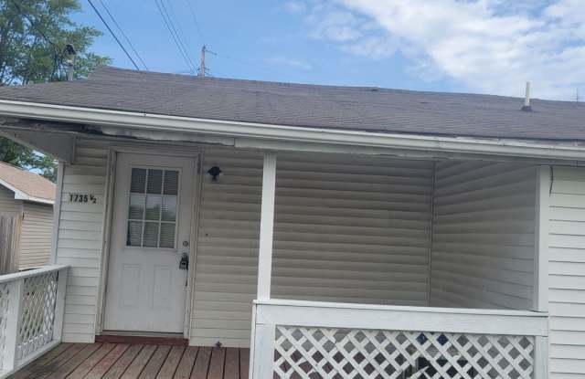 1735 1/2 Crystal St