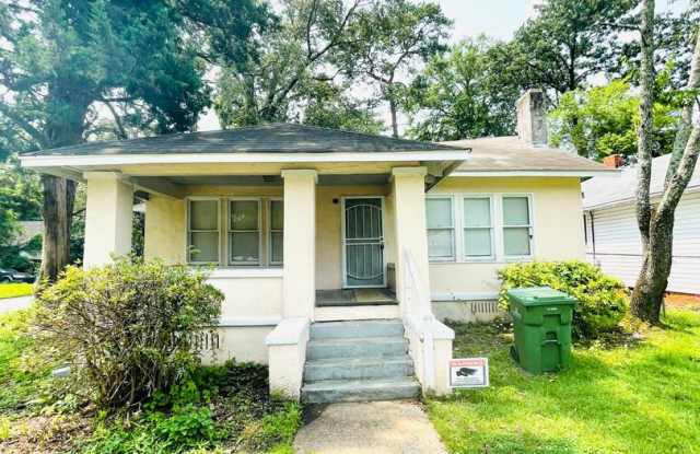 Photo of ** 4 Bed 2 Bath located by Jackson Hospital ** Call 334-366-9198 to schedule a self showing