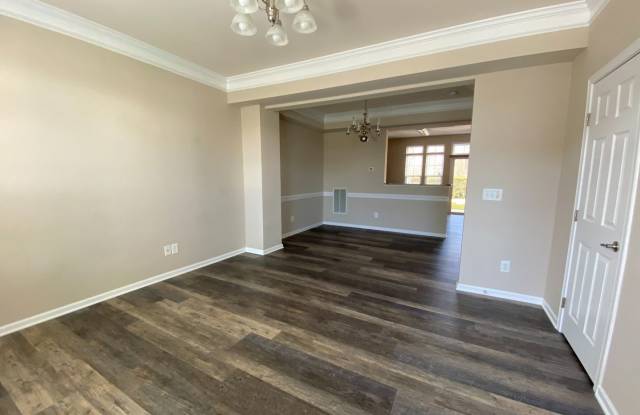 Room in 3 Bedroom Townhome at Berry Chase Ln photos photos