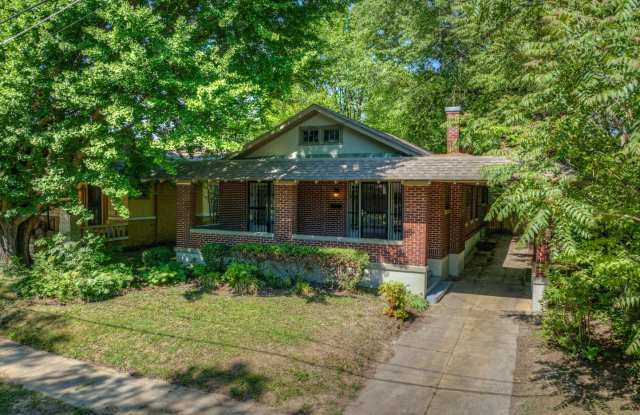 Updated 3 bed/1 bath - walk to Crosstown Concourse