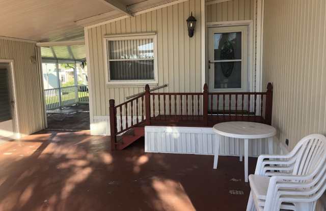 Large 2 Bedroom 2 Bathroom Manufacture Home in Hobe Sound