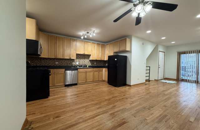 2207 W WARREN Boulevard unit: 1