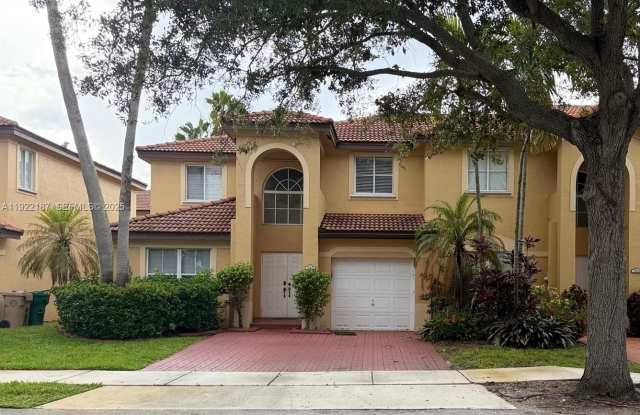 Photo of 233 E Forest Oak Cir