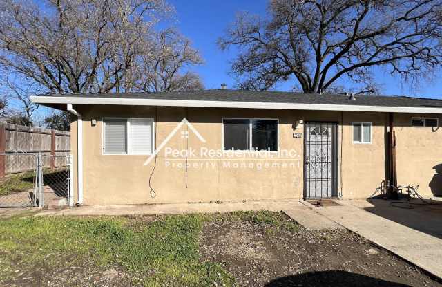 Carmichael 2bd/1ba Duplex near Manzanita & Auburn Blvd
