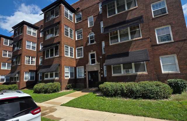 2112-2118 N Linn St