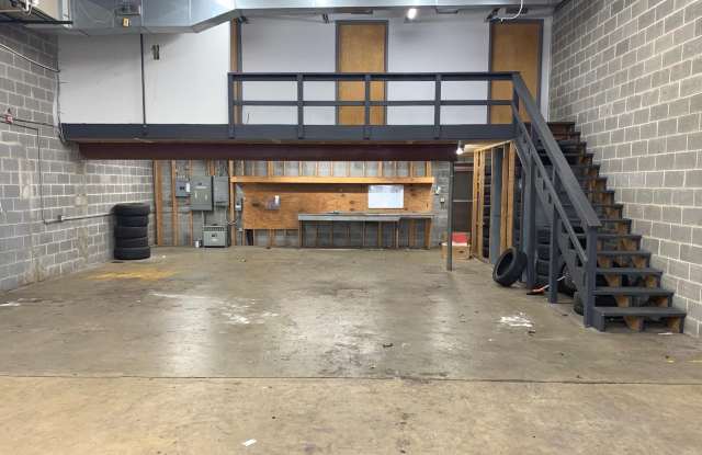 8192 BEECHCRAFT Avenue unit: 8192