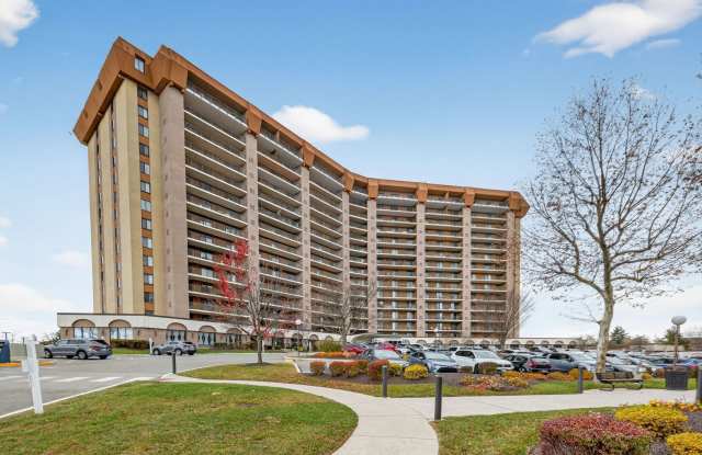 Now Available: Lovely 2 Bedroom, 2 Bath Condo in KOP!!