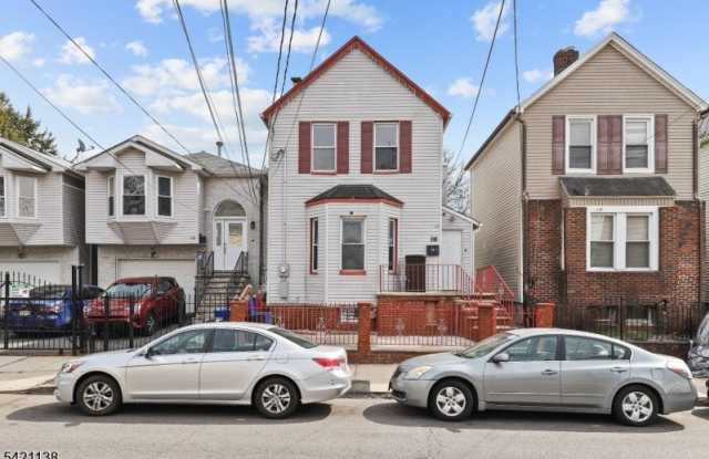 16 Hinsdale Pl