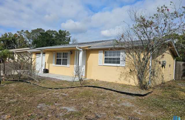 2 bedroom, 1 bath, 1 car garage house for rent in Port Richey - Available NOW
