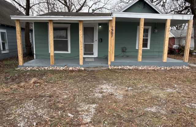 2 bedroom/1 bath house