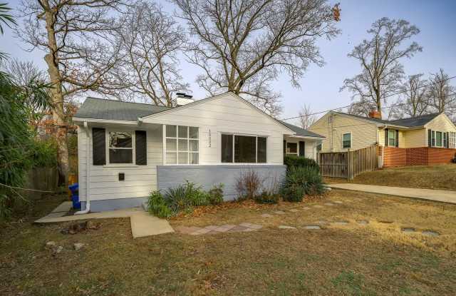 Charming 3BR Home with Fenced Backyard  Patio in Silver Spring