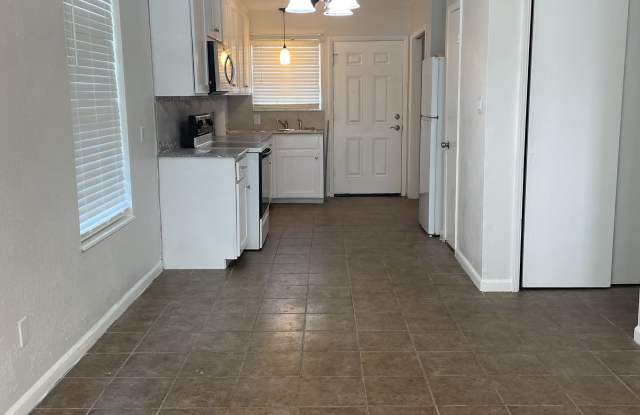 107 Lakeside Circle, Apt B