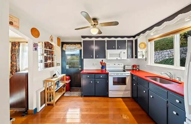 Photo of 44 Main St.