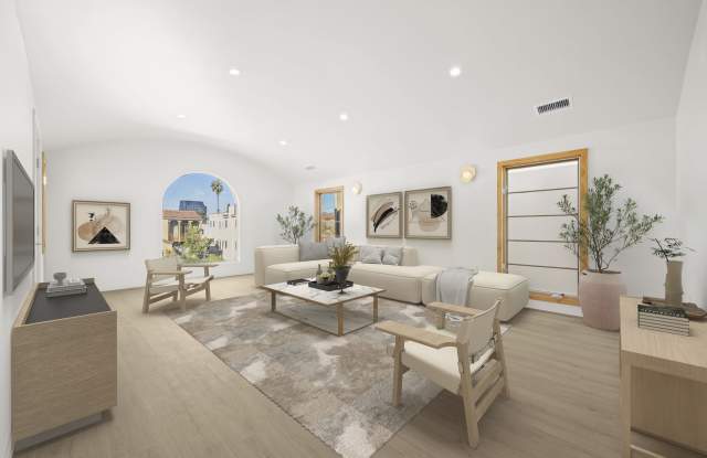 862 South Curson Avenue