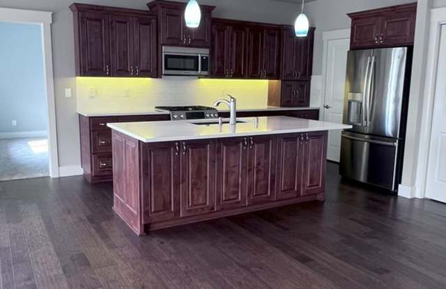 Beautiful Eagle Ridge Home - $500 off move in special!