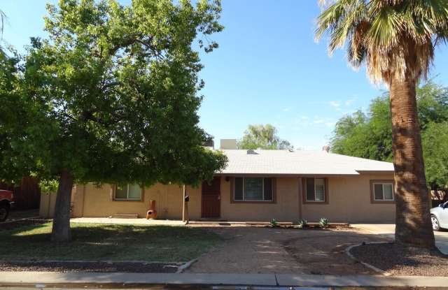 731 W 12TH Place