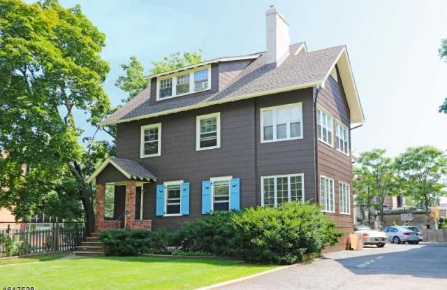 196 Lorraine Ave