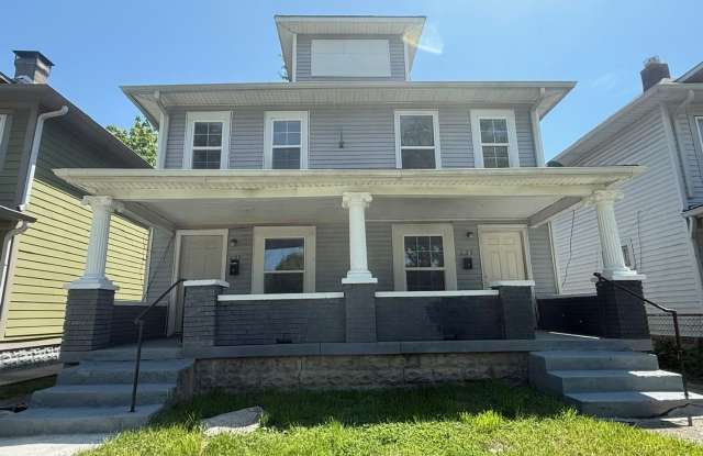 Newly Renovated 3BR/1BA Townhome near Downtown Indy