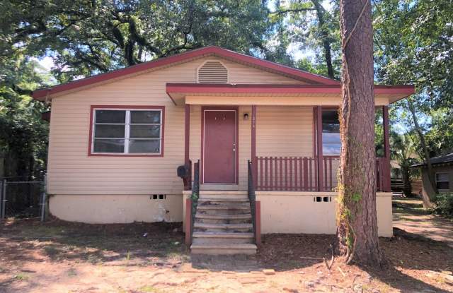 Pet Friendly House within walking distance of the Stadium and FSU!! - 214 Atkinson Drive, Tallahassee, FL 32304