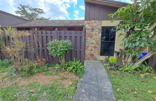 438 Briarwood Cir - 438 Briarwood Circle, Hollywood, FL 33024