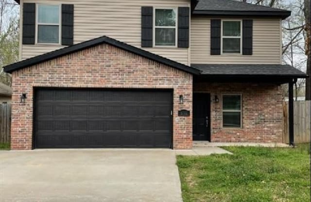 1332 Mt Comfort - 1332 West Mount Comfort Road, Fayetteville, AR 72703