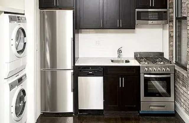 Photo of 392 E 74th St