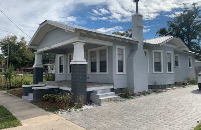 Gorgeous updated Bungalow