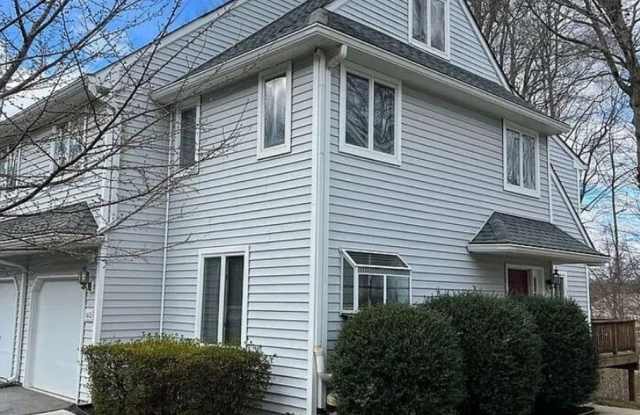 2 Bedroom 2.5 bath End-Unit Orchard Valley Townhome in Kennett Square