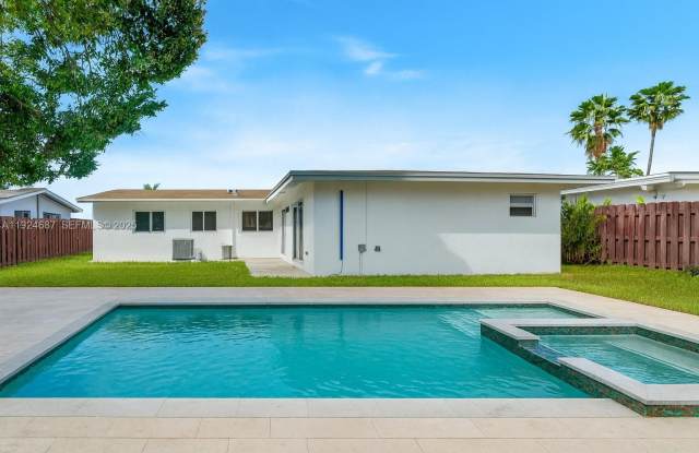 Photo of 1520 NE 14th Ter