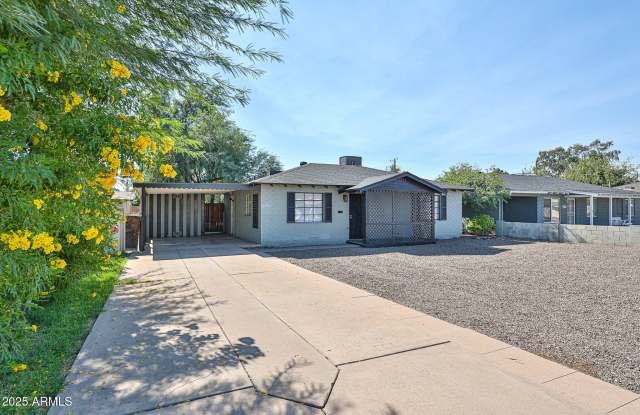 2221 W CLARENDON Avenue