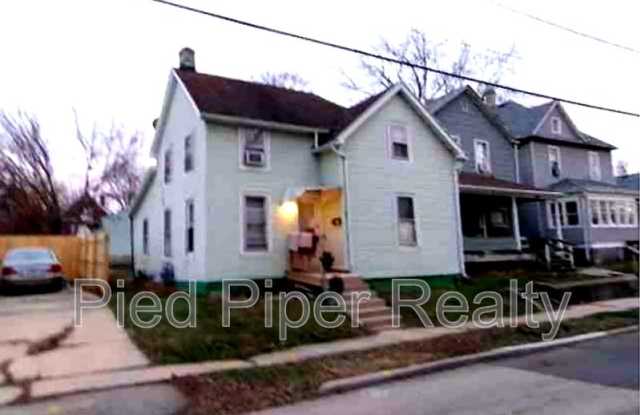 315 W Clark St