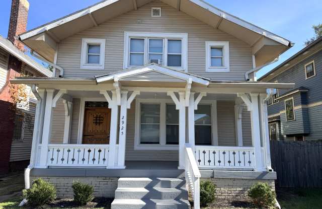 Photo of 2925 Washington Blvd